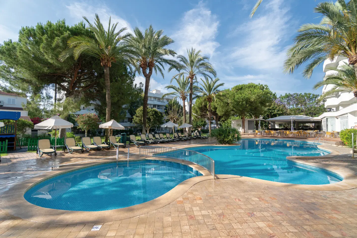 Tropicana OUTDOOR_POOL