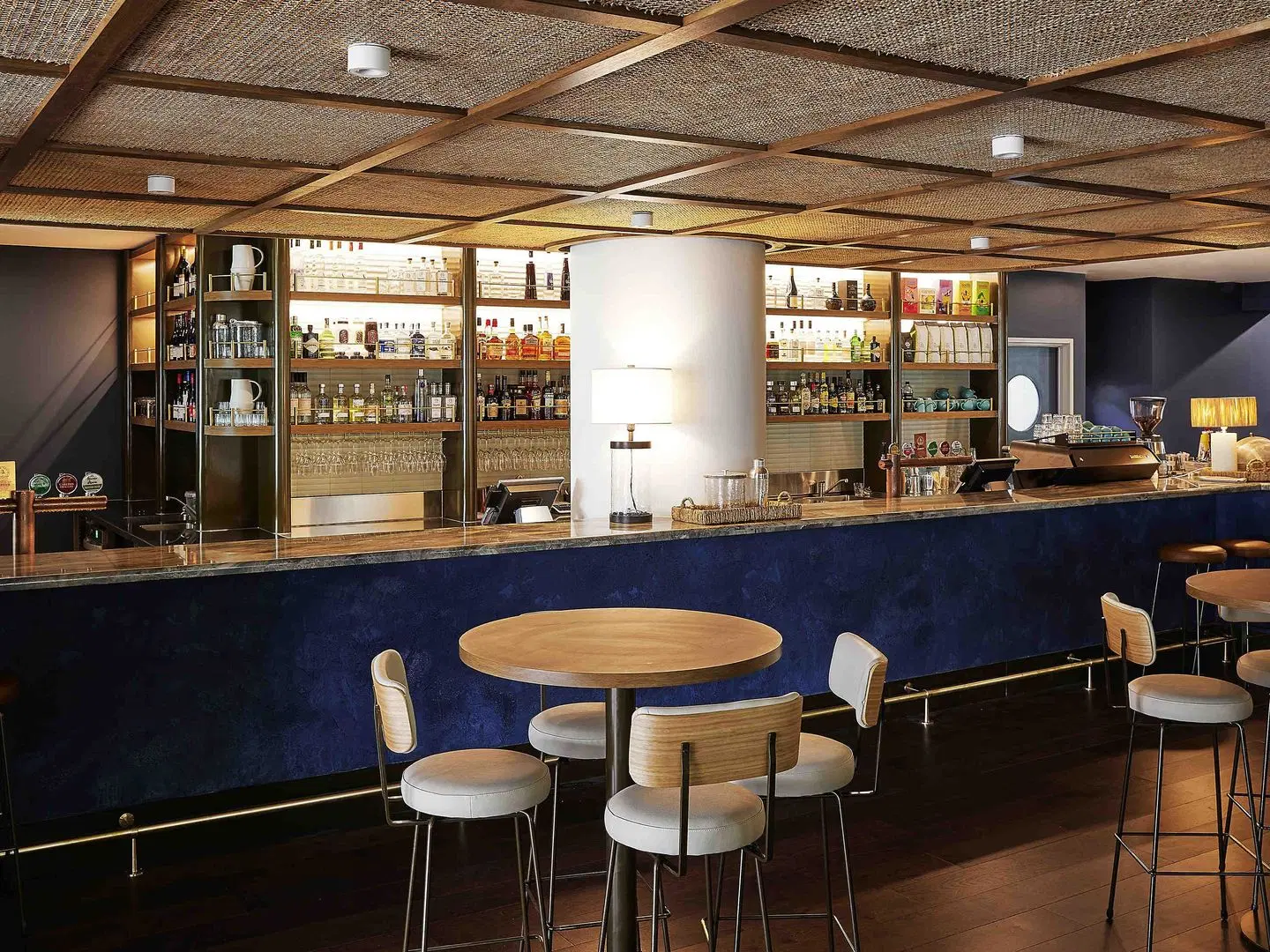 Novotel Geelong Bar