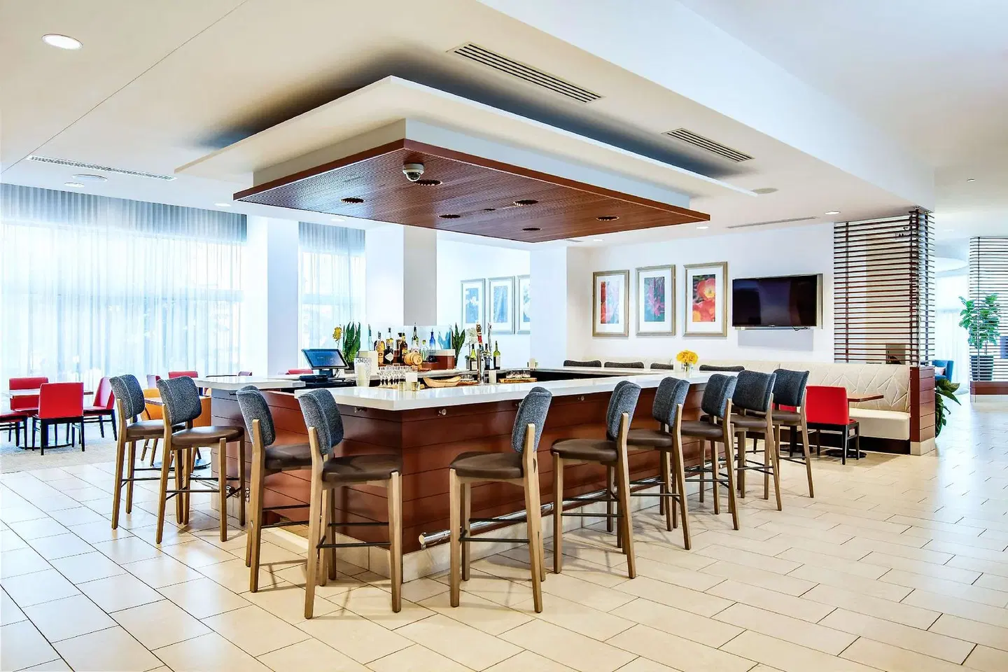 Hilton Garden Inn Alexandria Old Town National Harbor Bar
