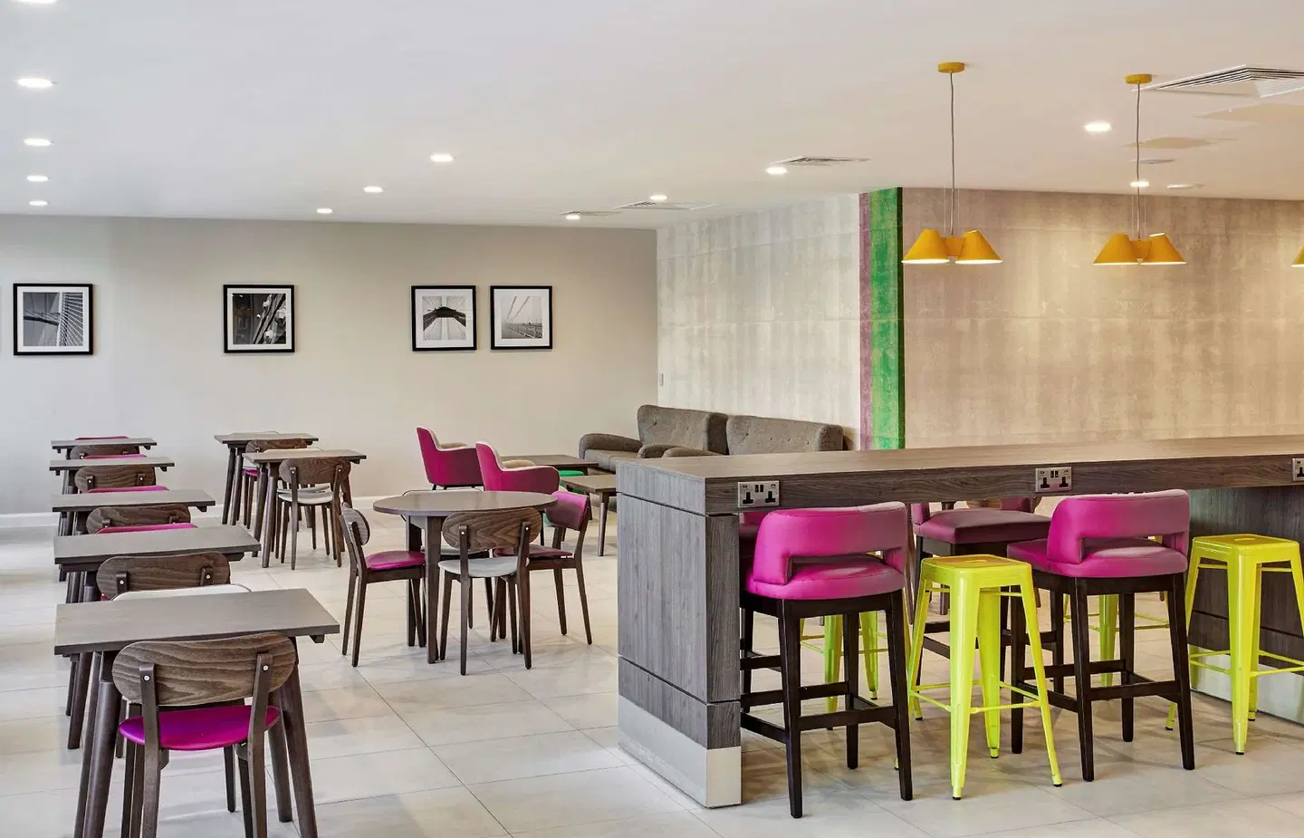 Hampton by Hilton Bristol City Centre Bar