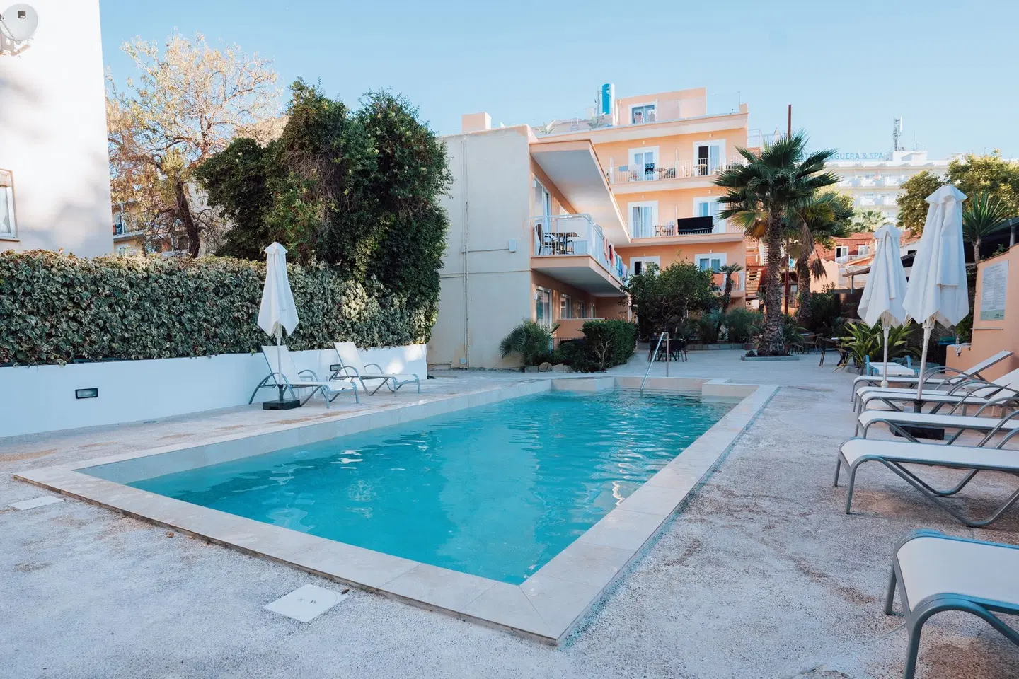 Morlans Garden OUTDOOR_POOL