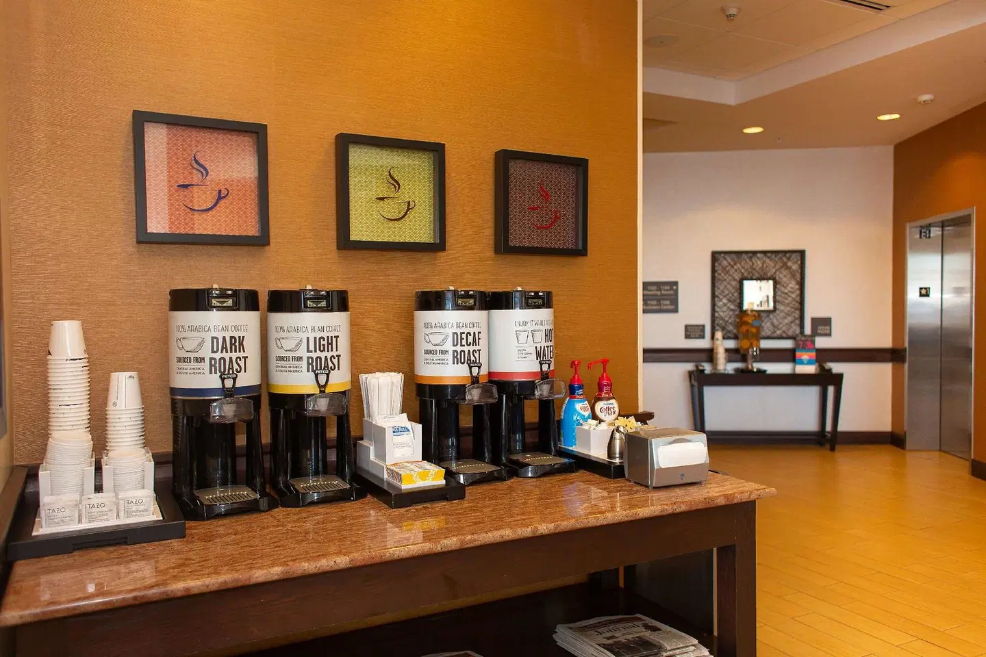Hampton Inn Marquette/Waterfront Bar