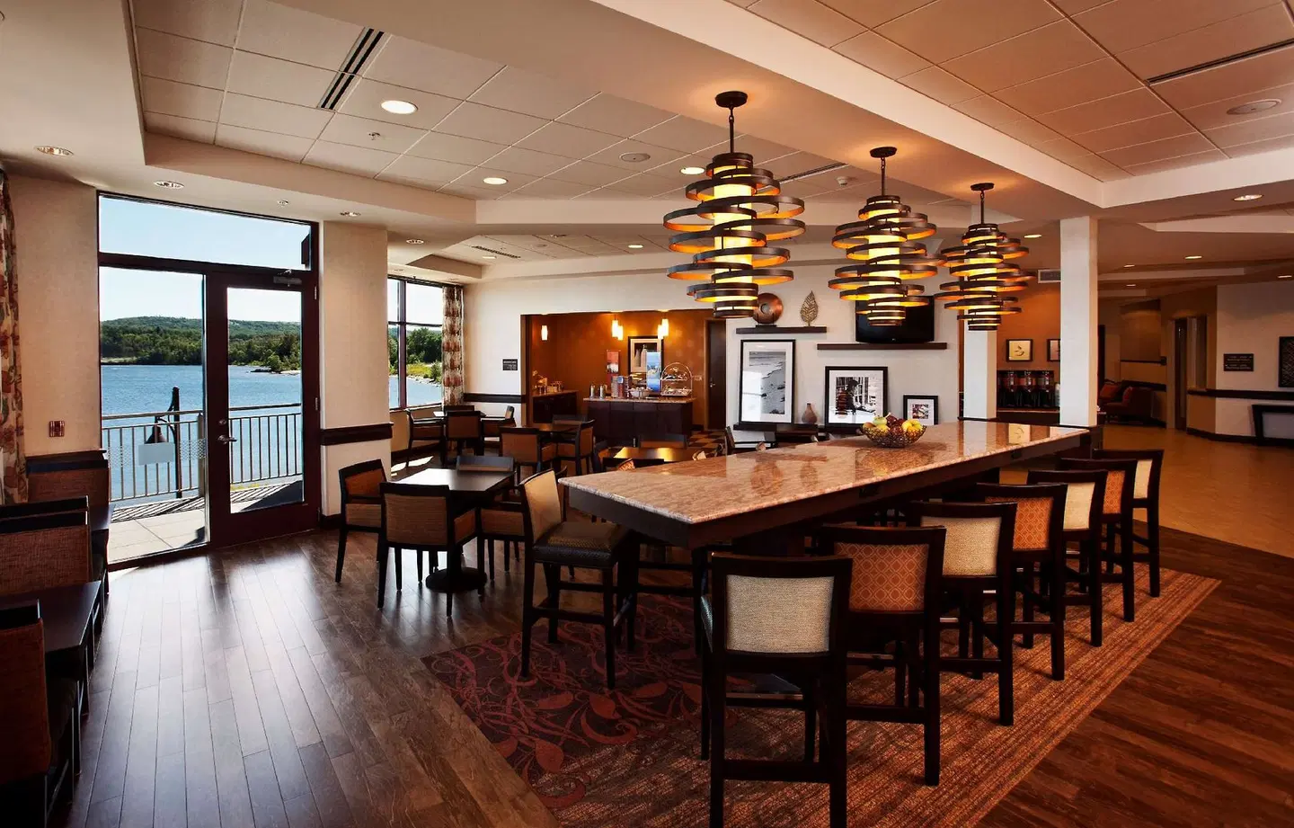 Hampton Inn Marquette/Waterfront Bar