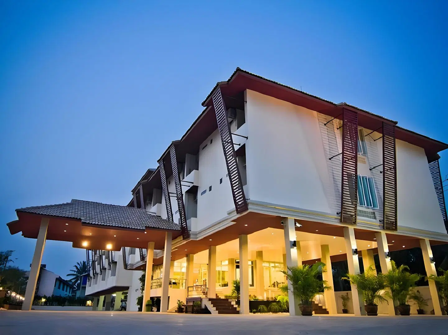 Better Place Hotel EXTERIOR