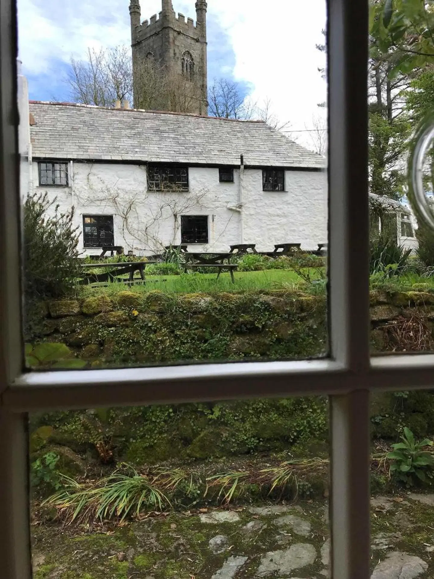 The Crown Inn EXTERIOR