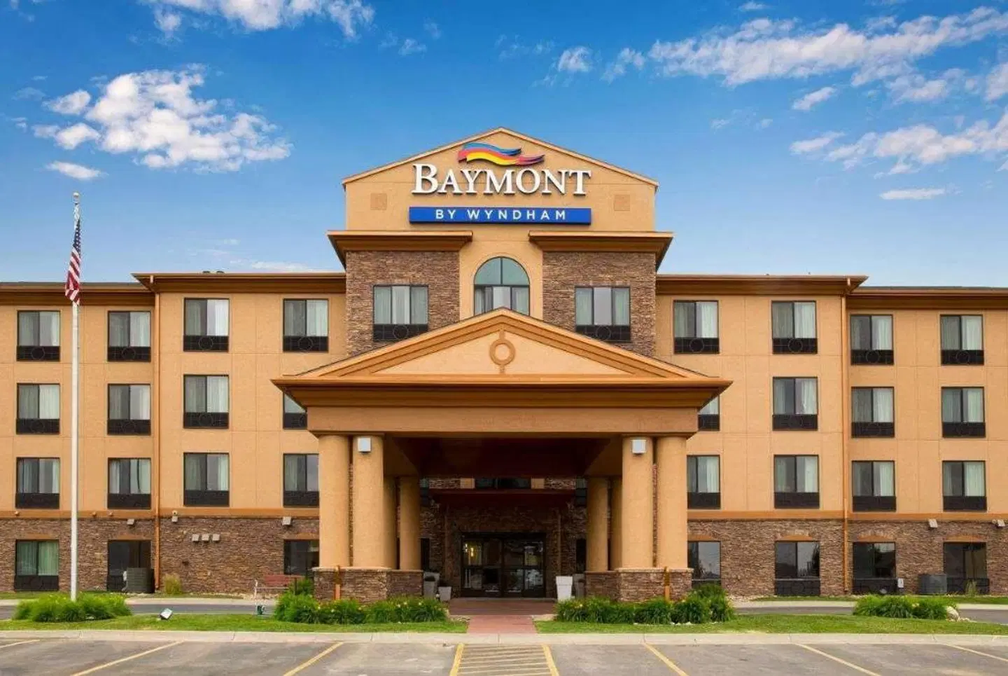 Baymont Inn & Suites by Wyndham Sturgis EXTERIOR