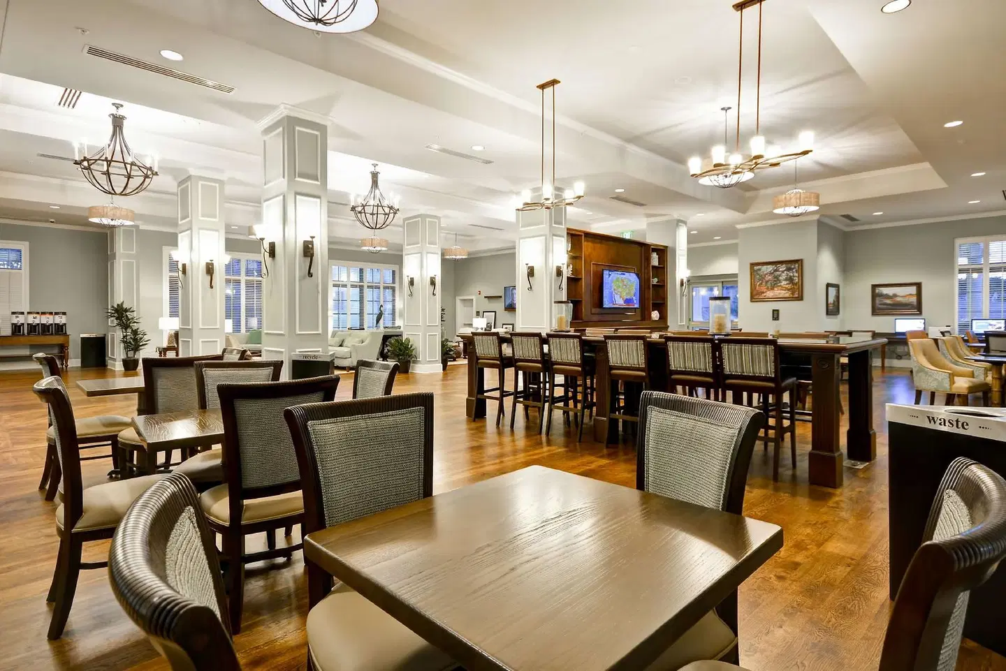 Hampton Inn & Suites Charleston Airport Bar
