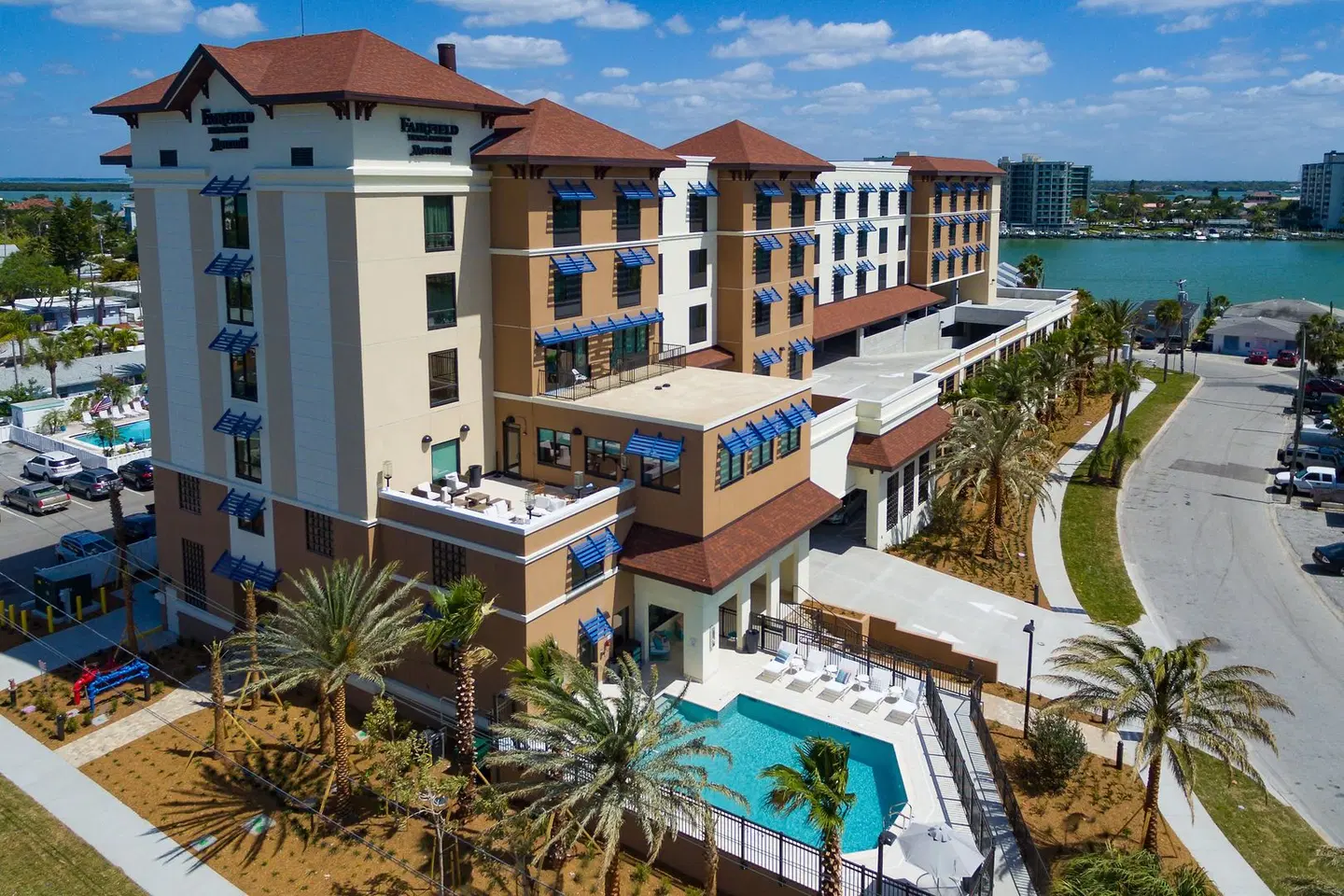 Fairfield Inn & Suites by Marriott Clearwater Beach EXTERIOR