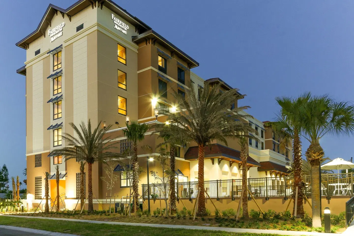 Fairfield Inn & Suites by Marriott Clearwater Beach EXTERIOR