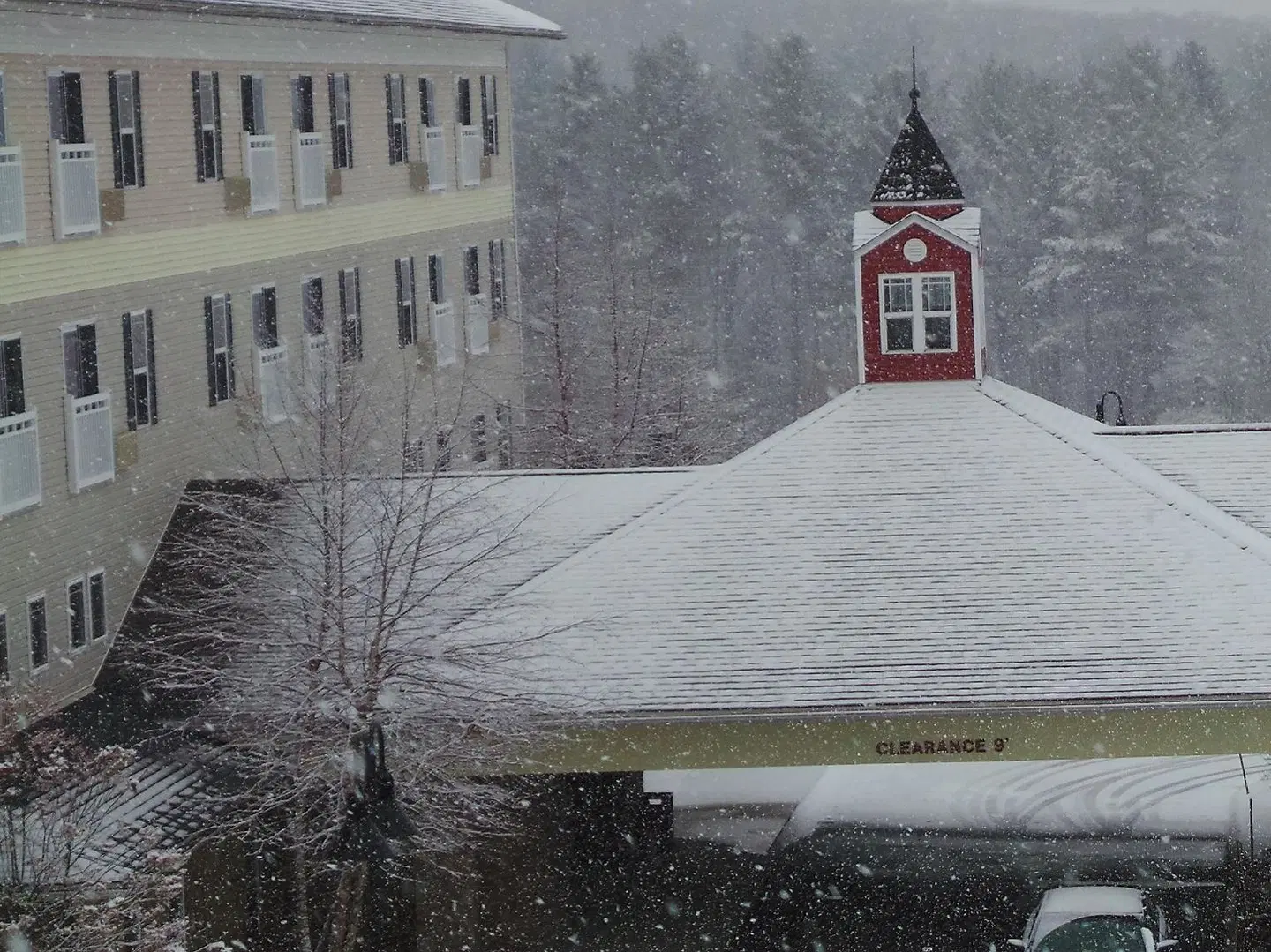 Berkshire Mountain Lodge EXTERIOR