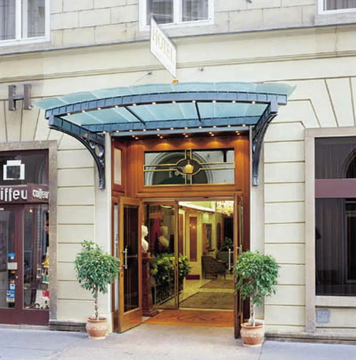 Kaiserin Elisabeth EXTERIOR