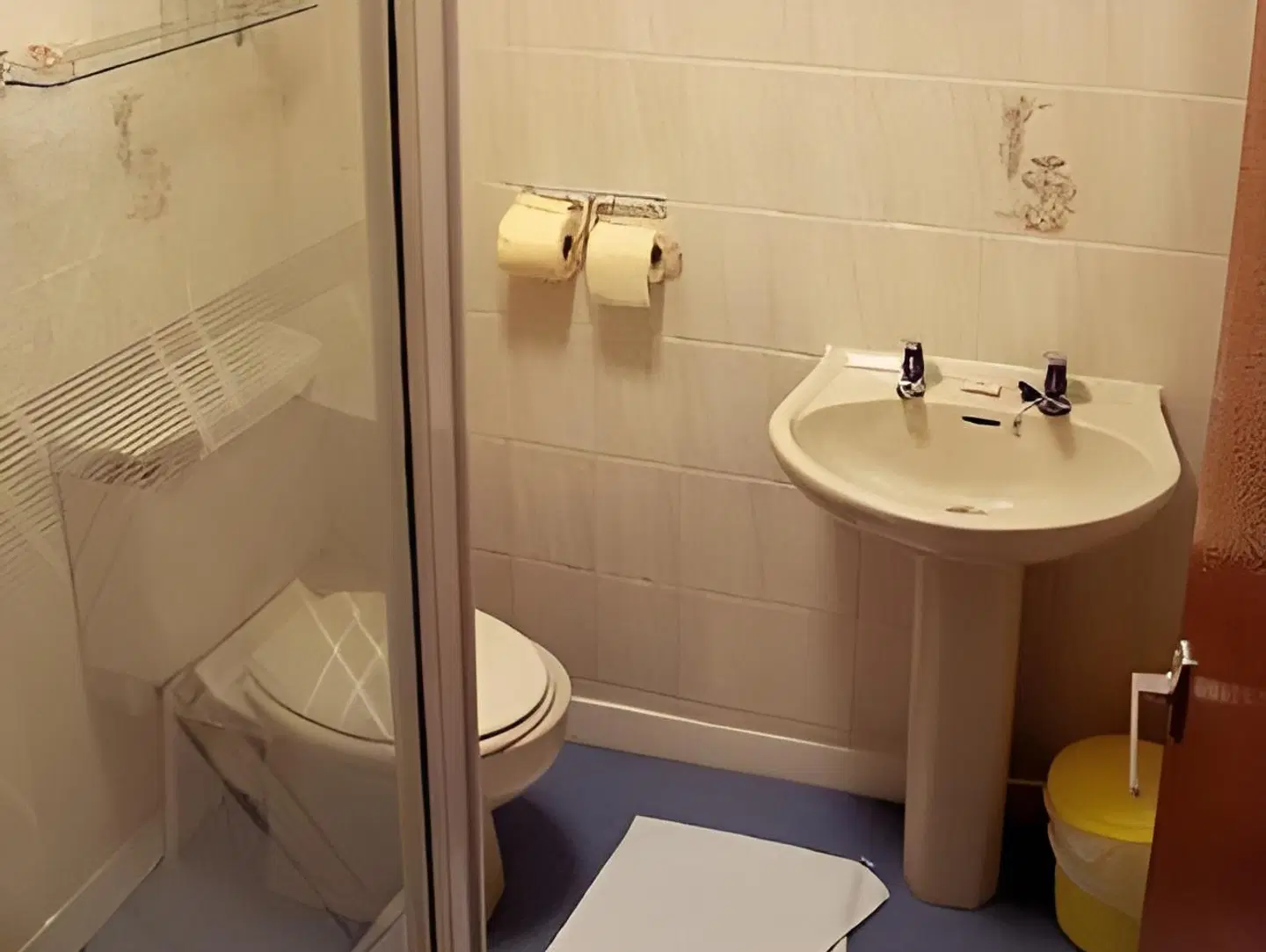 Andorra Guest Accommodation Badezimmer