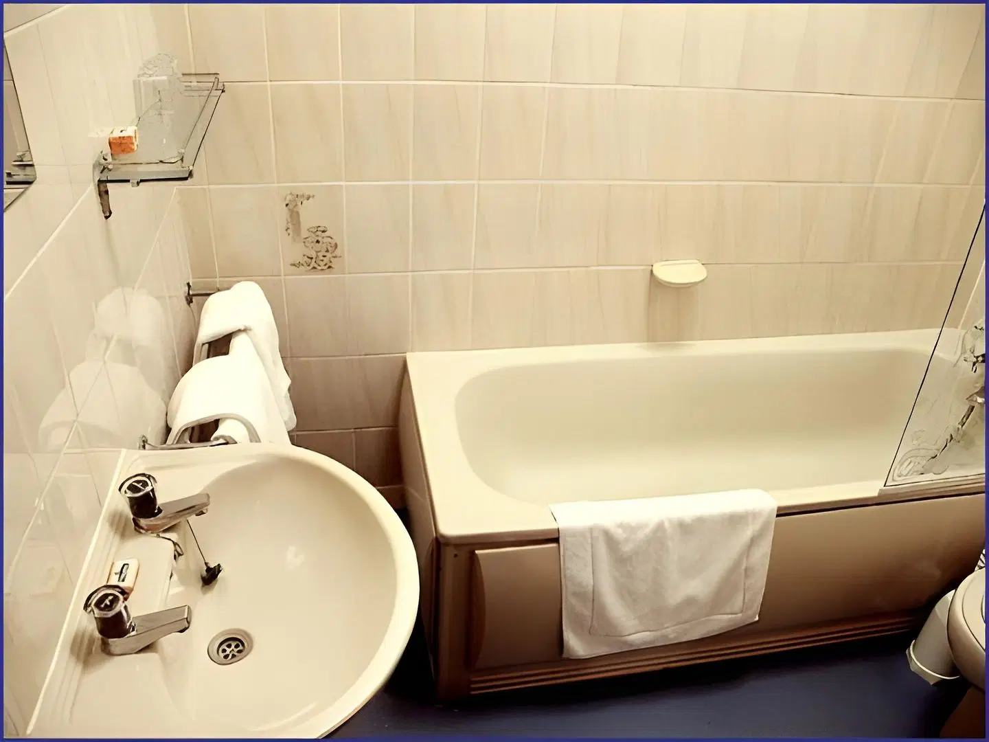 Andorra Guest Accommodation Badezimmer