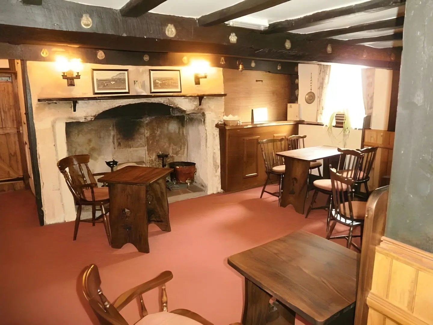 The Little Thatch Hotel Gloucester Bar
