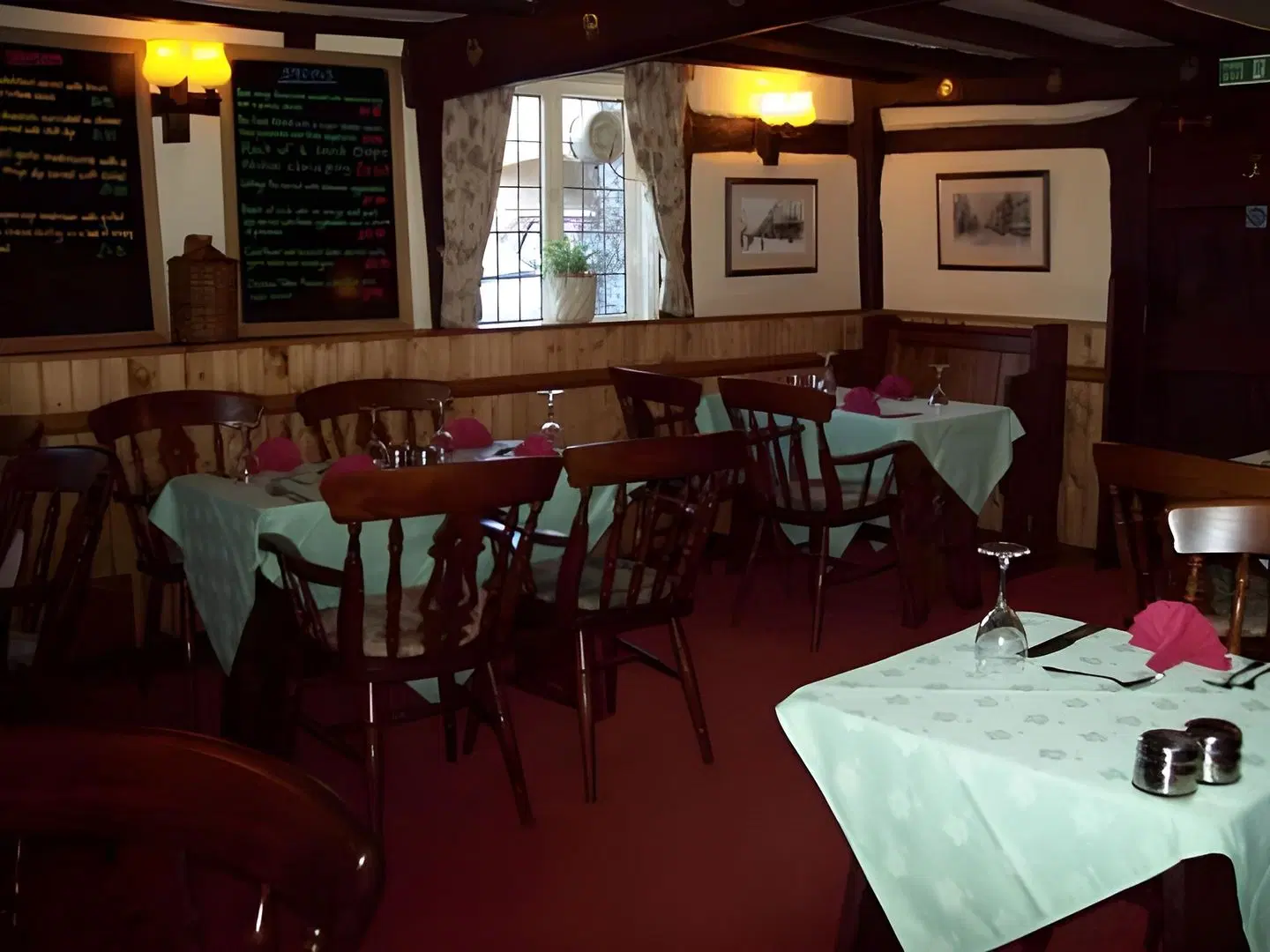 The Little Thatch Hotel Gloucester Bar
