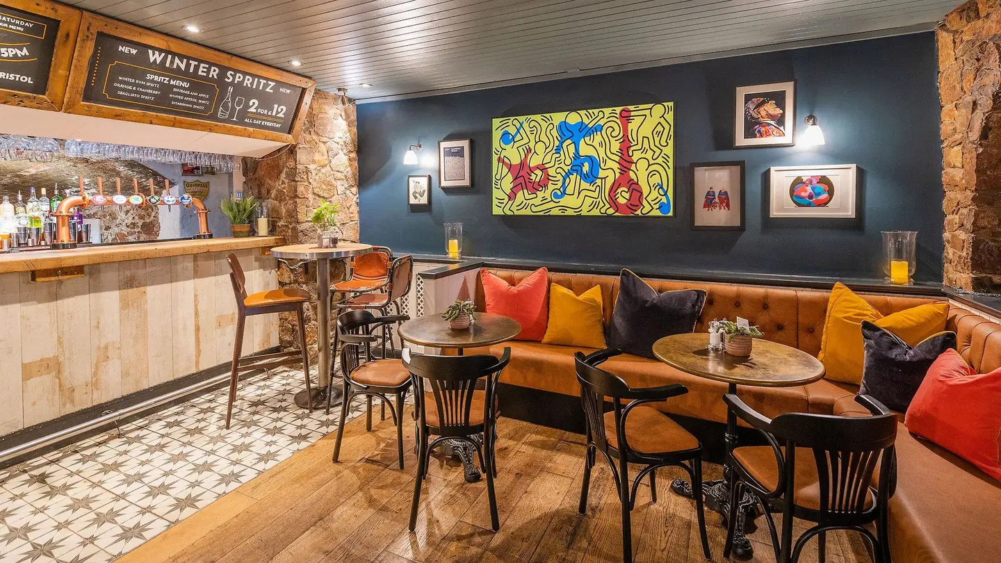 Clifton Hotel Bar