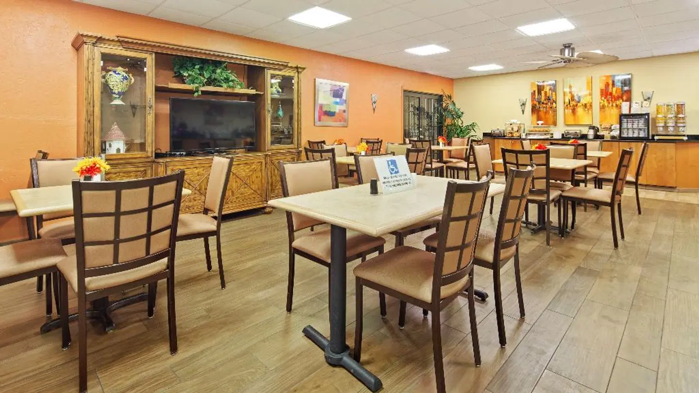 Best Western Plus University Inn Bar