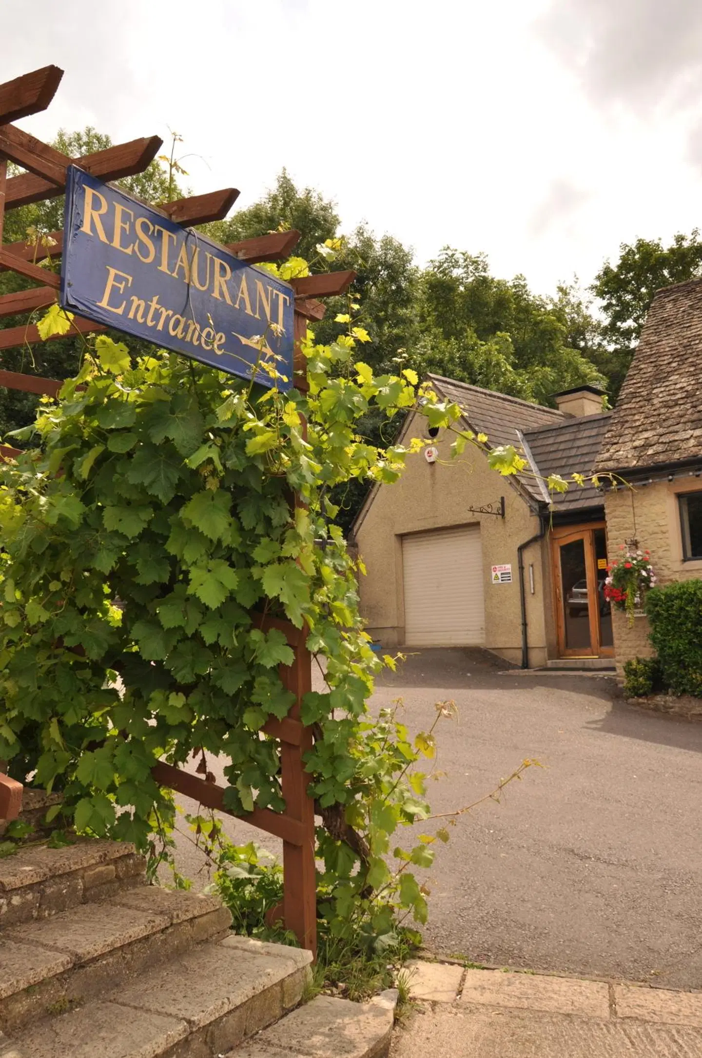 The Clothiers Arms EXTERIOR