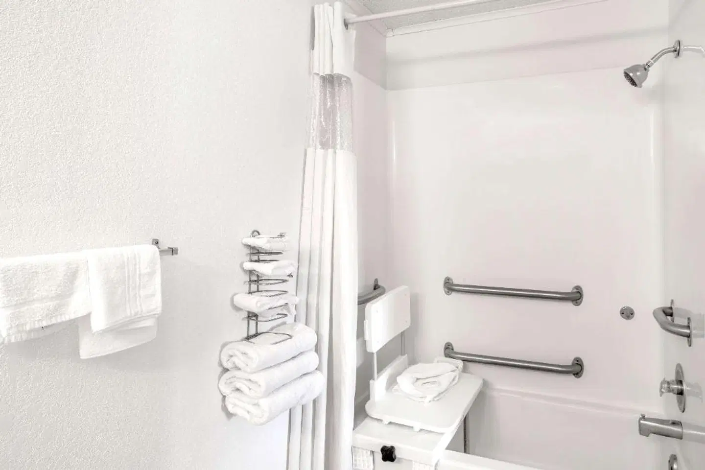 Howard Johnson Express Inn - Wilmington Badezimmer