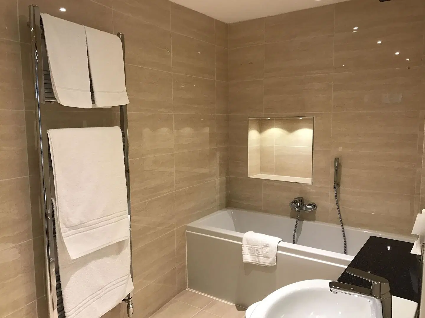 The Royal Glen Hotel Badezimmer