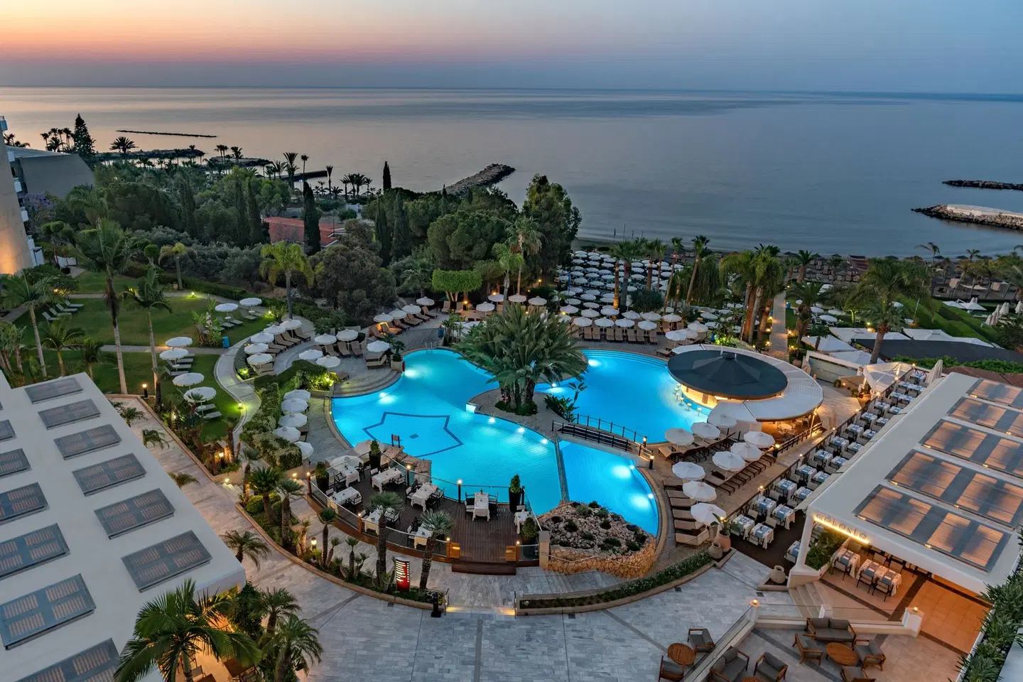 Mediterranean Beach Hotel EXTERIOR