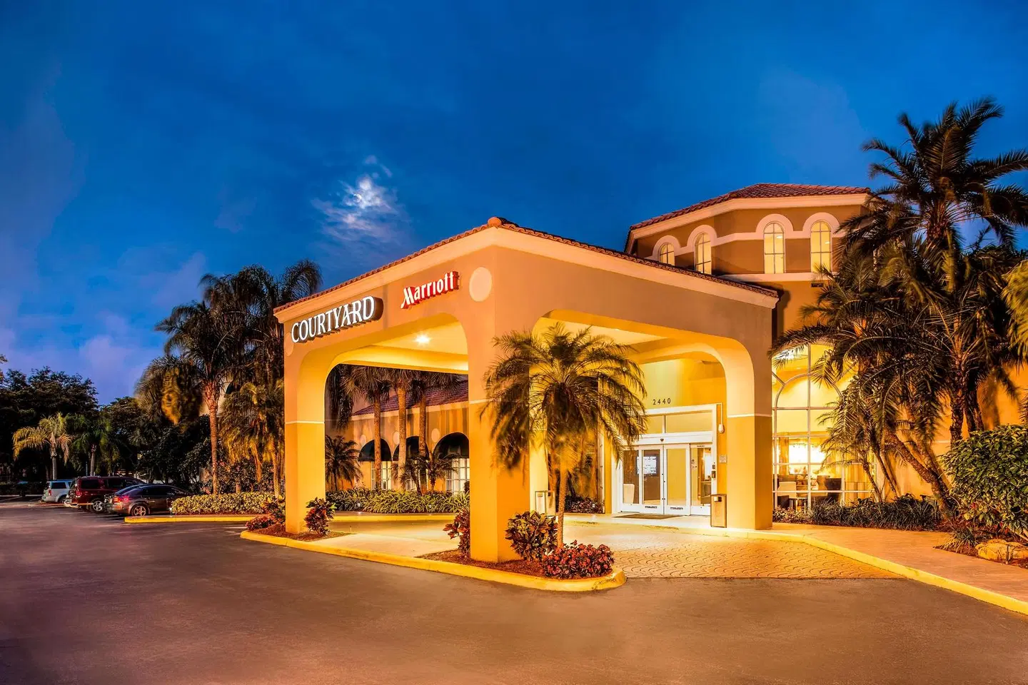 Courtyard by Marriott Fort Lauderdale North/Cypress Creek EXTERIOR