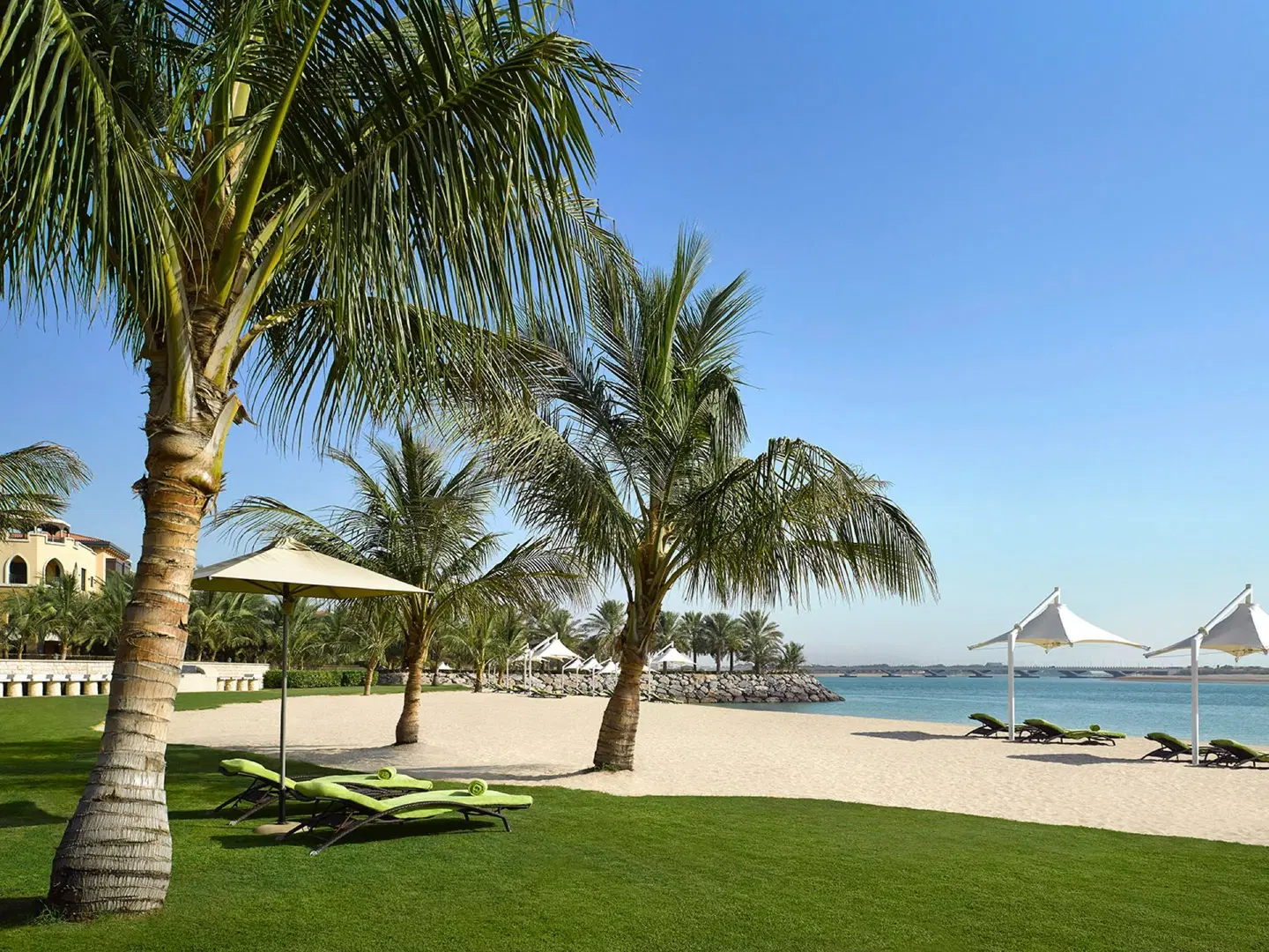 Traders Hotel Qaryat Al Beri Abu Dhabi Strand