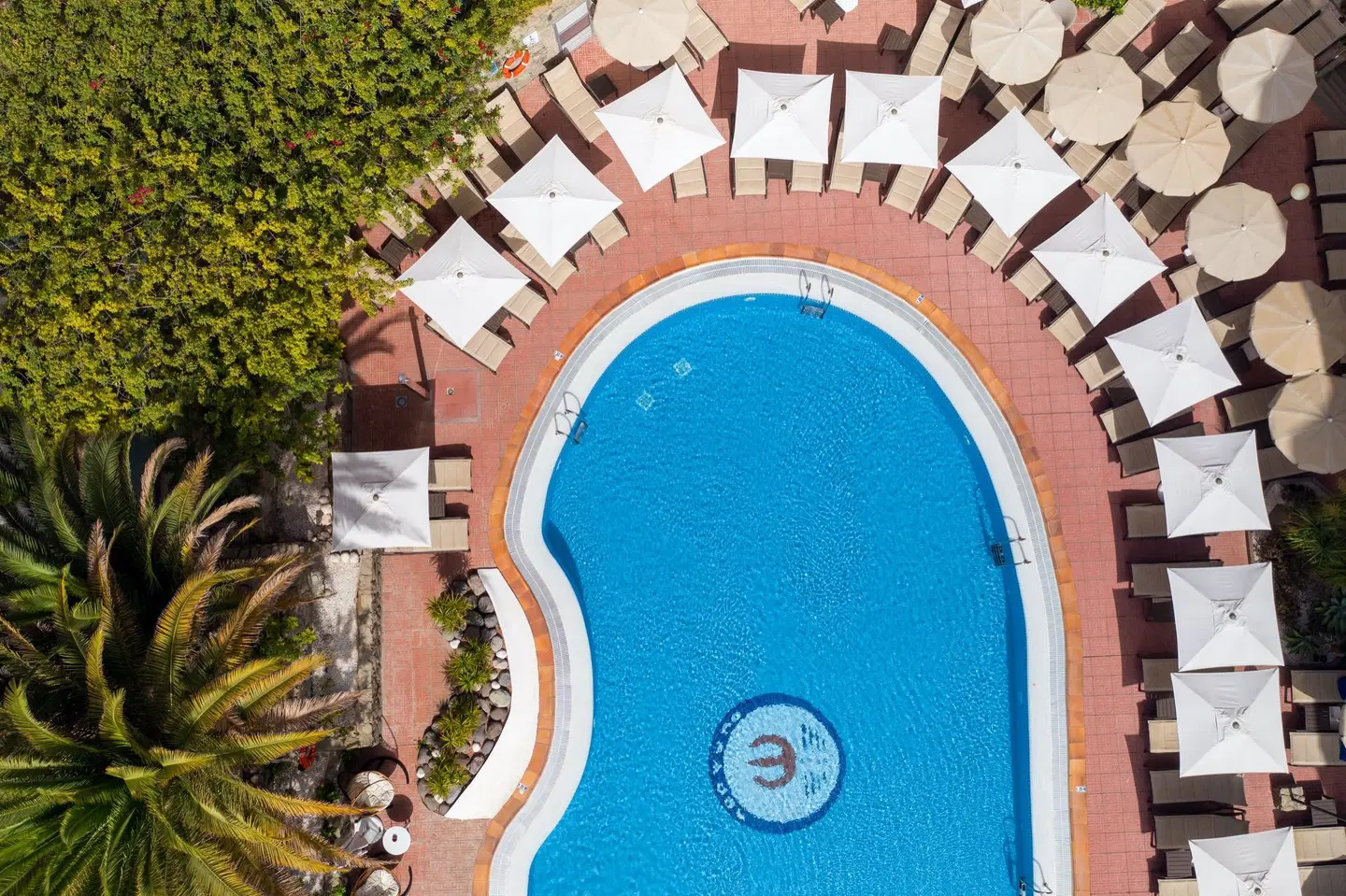 MUR Hotel Neptuno OUTDOOR_POOL