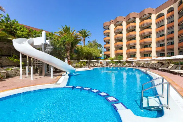 MUR Hotel Neptuno OUTDOOR_POOL
