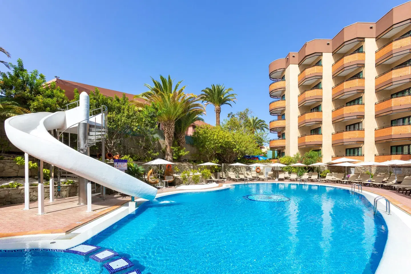 MUR Hotel Neptuno OUTDOOR_POOL