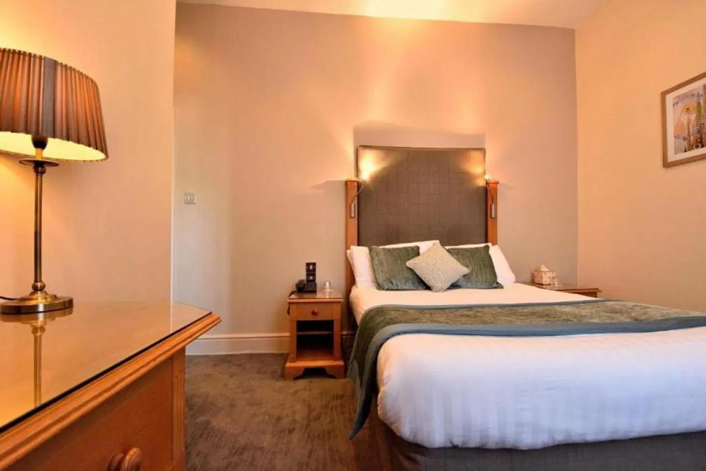 Queens Court Hotel ROOM_EXAMPLE