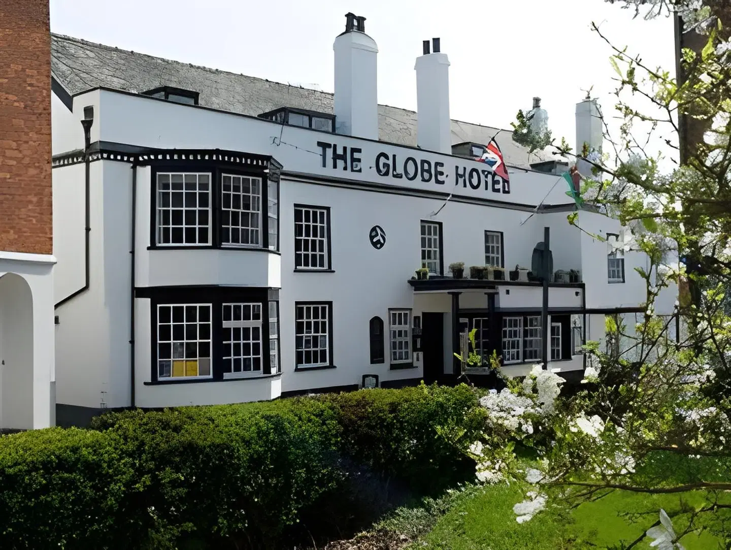 The Globe EXTERIOR