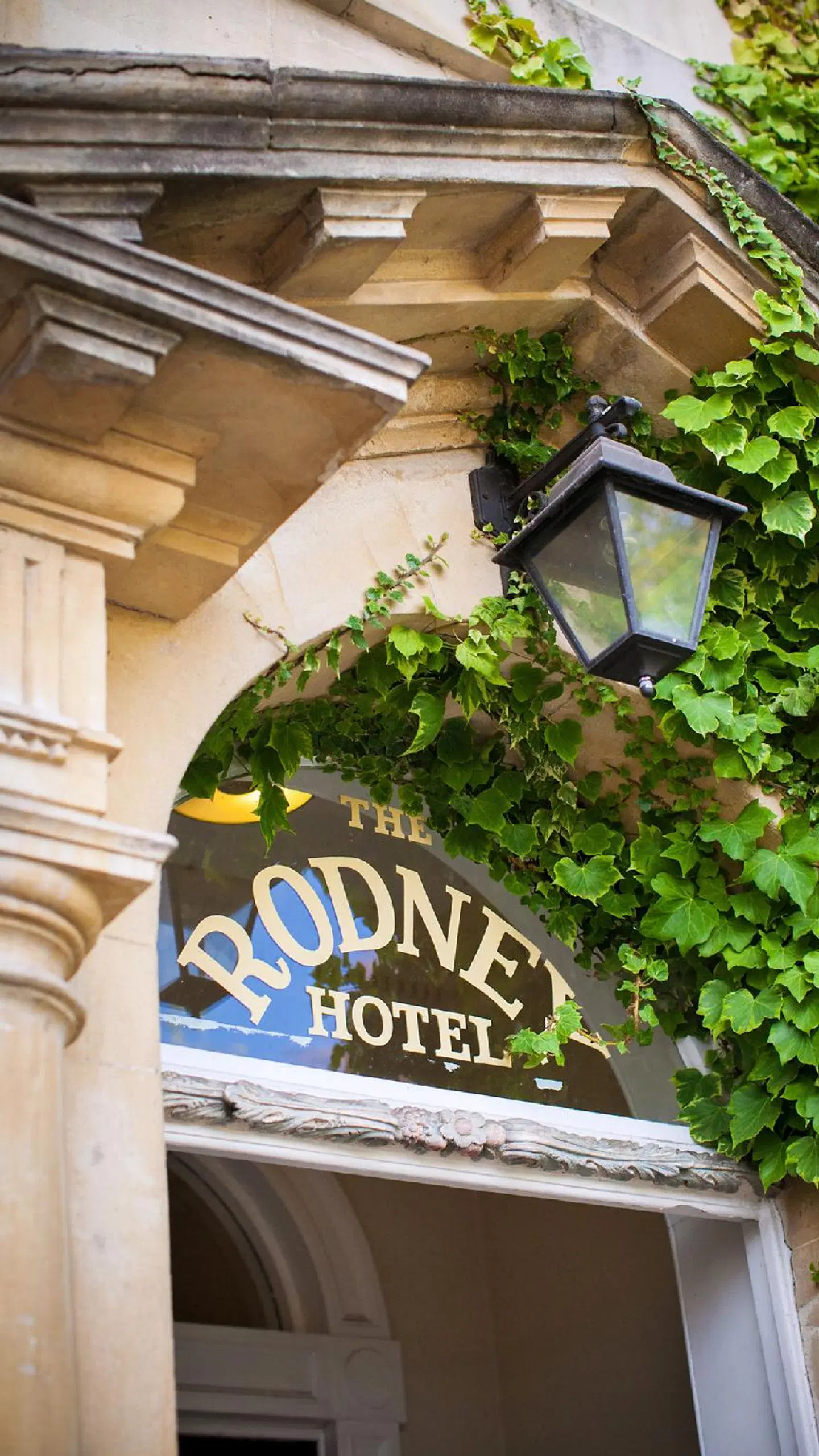Rodney EXTERIOR