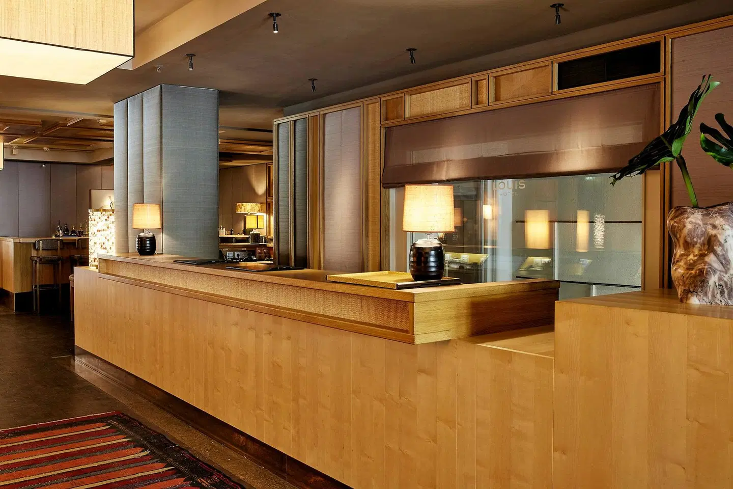 Louis LOUNGE_LOBBY