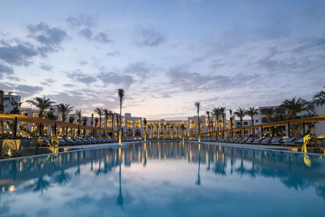 Serry Beach Resort OUTDOOR_POOL