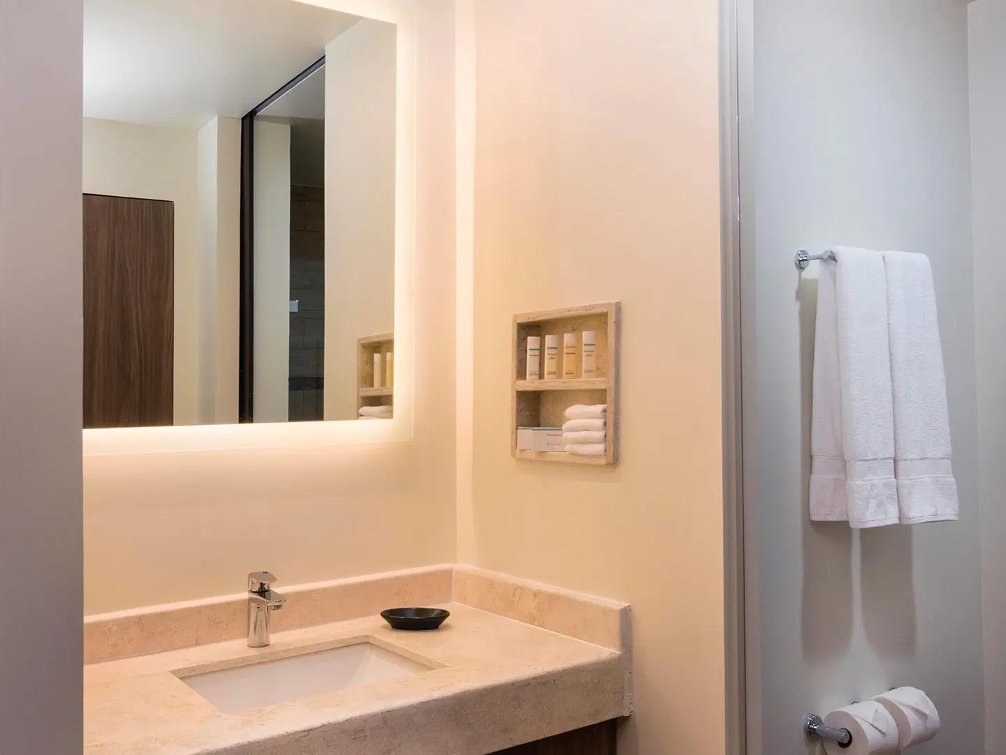 Hampton Inn & Suites by Hilton Salamanca Bajio Badezimmer