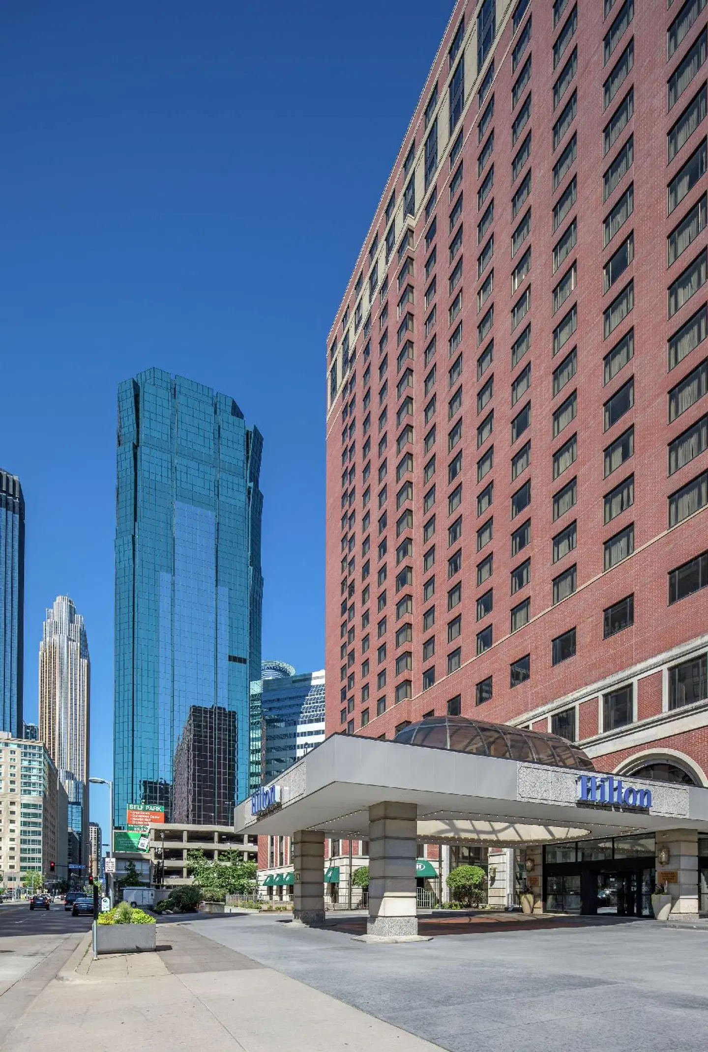 Hilton Minneapolis EXTERIOR