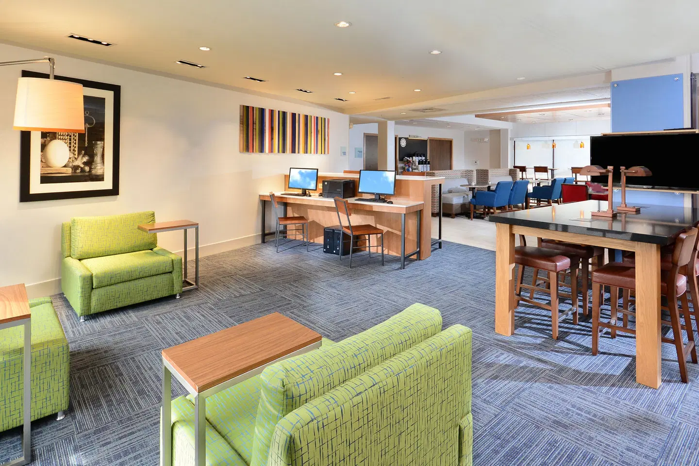 Holiday Inn Express & Suites Raleigh Durham Airport at RTP by IHG Bar