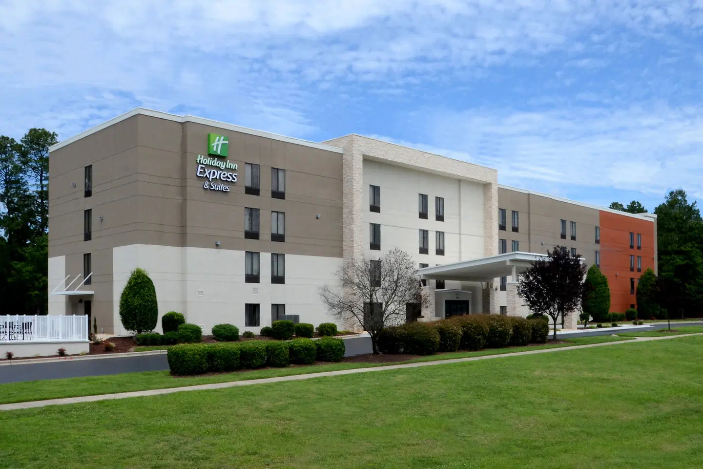 Holiday Inn Express & Suites Raleigh Durham Airport at RTP by IHG EXTERIOR