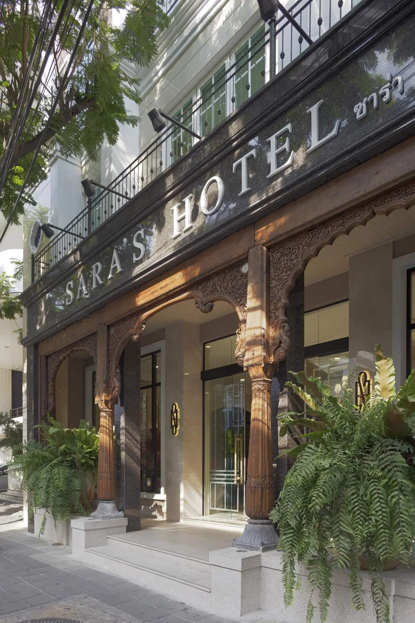 Sara's Hotel EXTERIOR