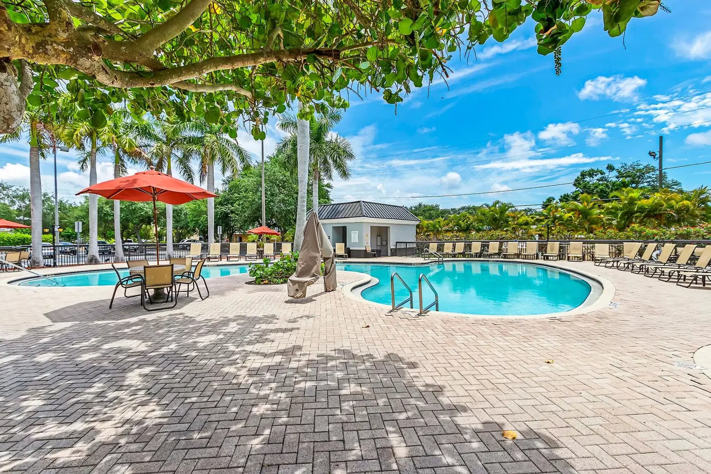 Holiday Inn St. Petersburg West by IHG OUTDOOR_POOL