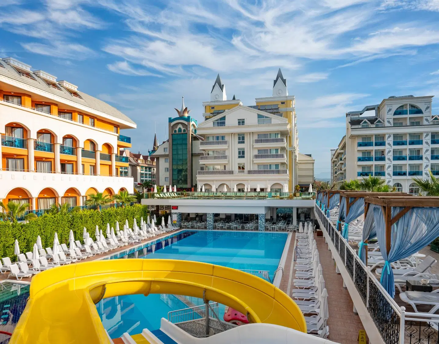 Dream World Resort & Spa OUTDOOR_POOL