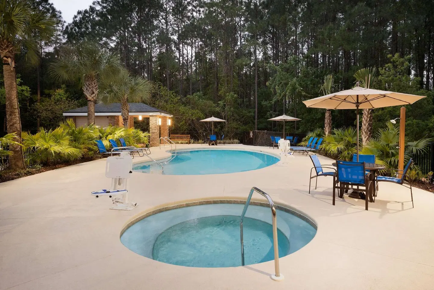 Homewood Suites by Hilton Jacksonville Deerwood Park OUTDOOR_POOL