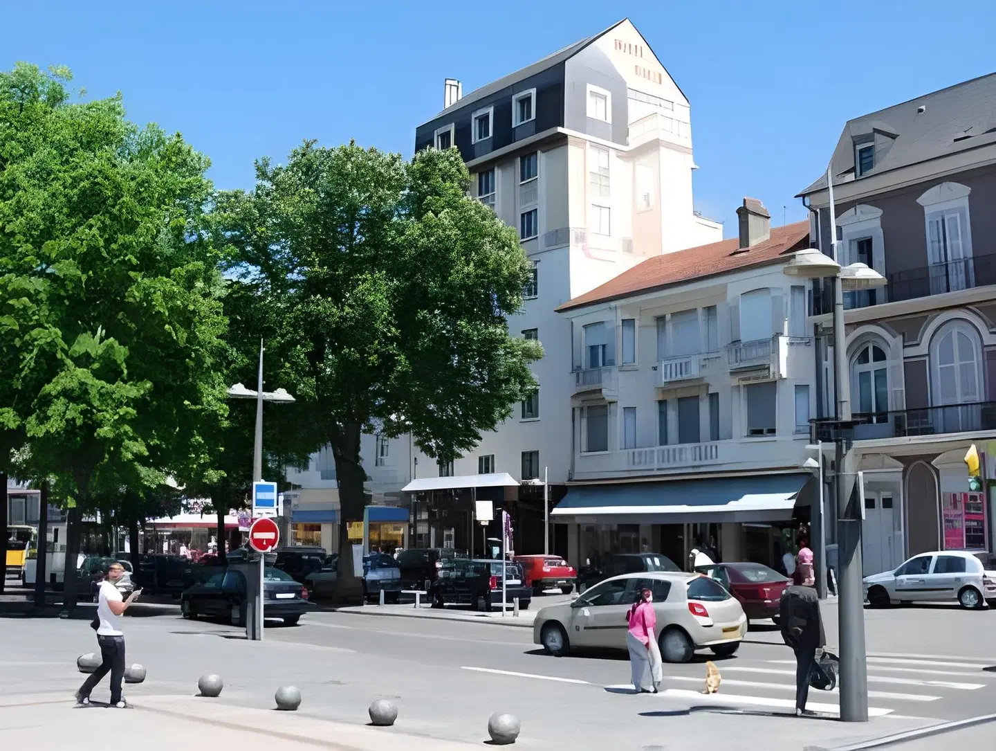 Foch EXTERIOR