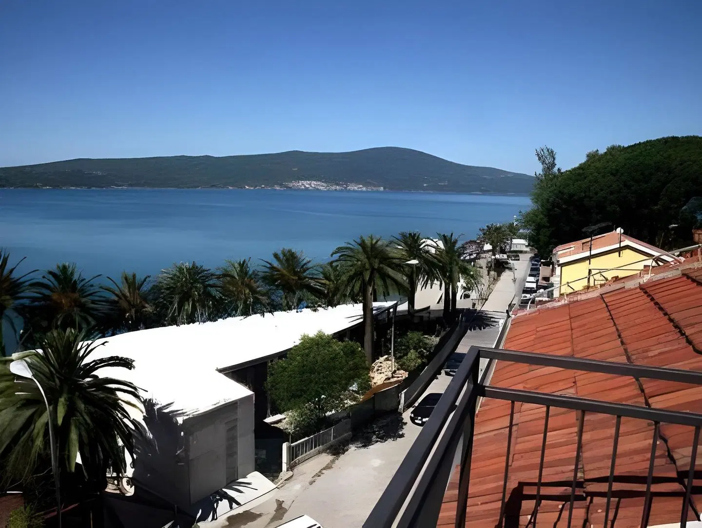 Montenegrino TERRACE