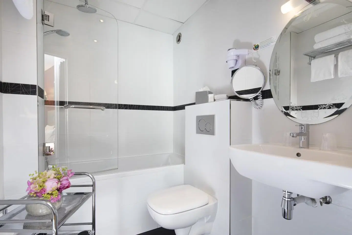 Hotel Plaza Elysées Badezimmer