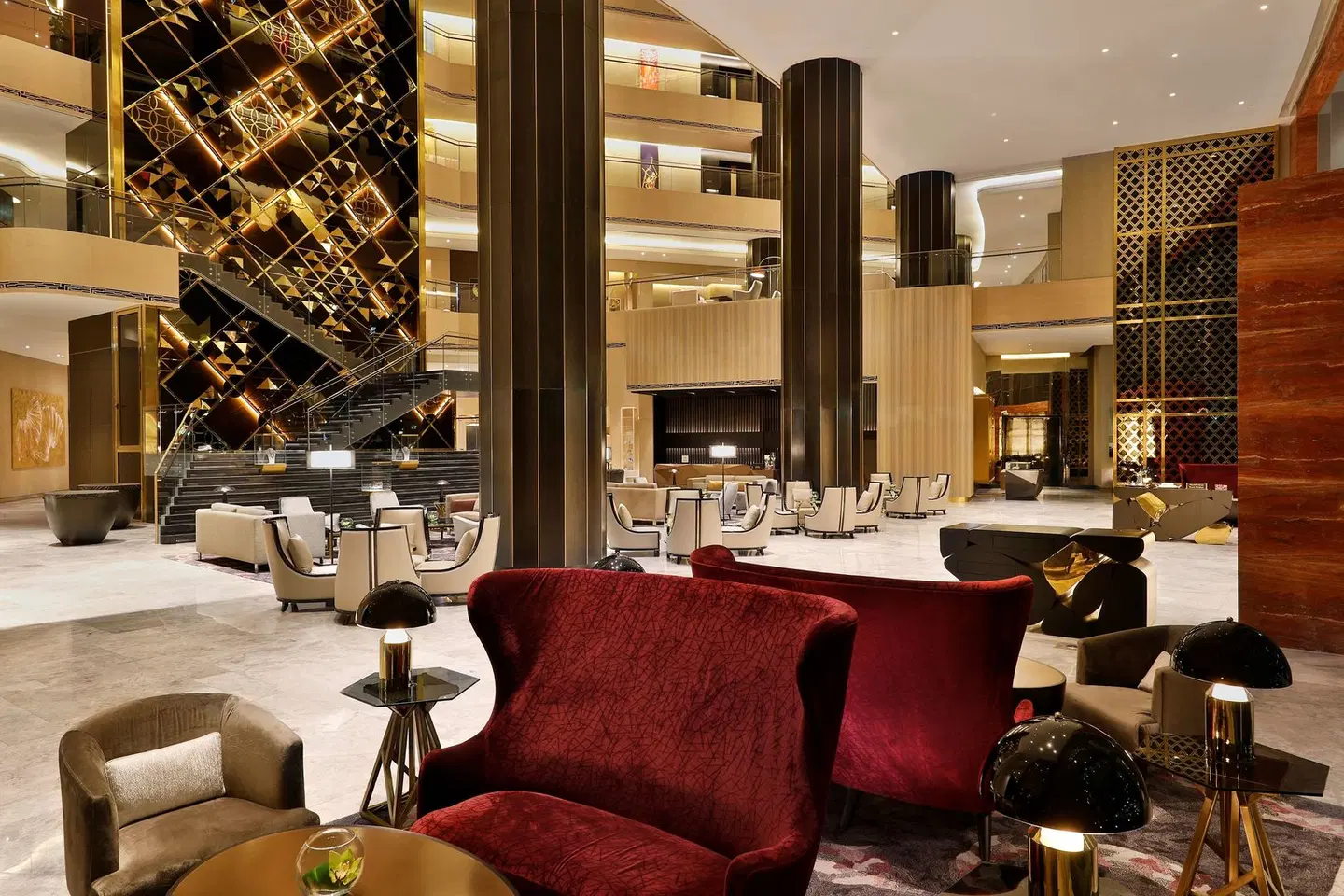 AlRayyan Hotel Doha, Curio Collection by Hilton Bar