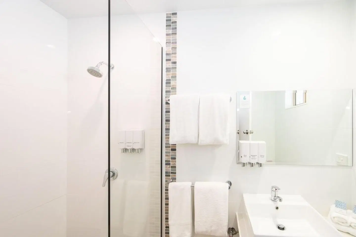 New England Motor Lodge Badezimmer