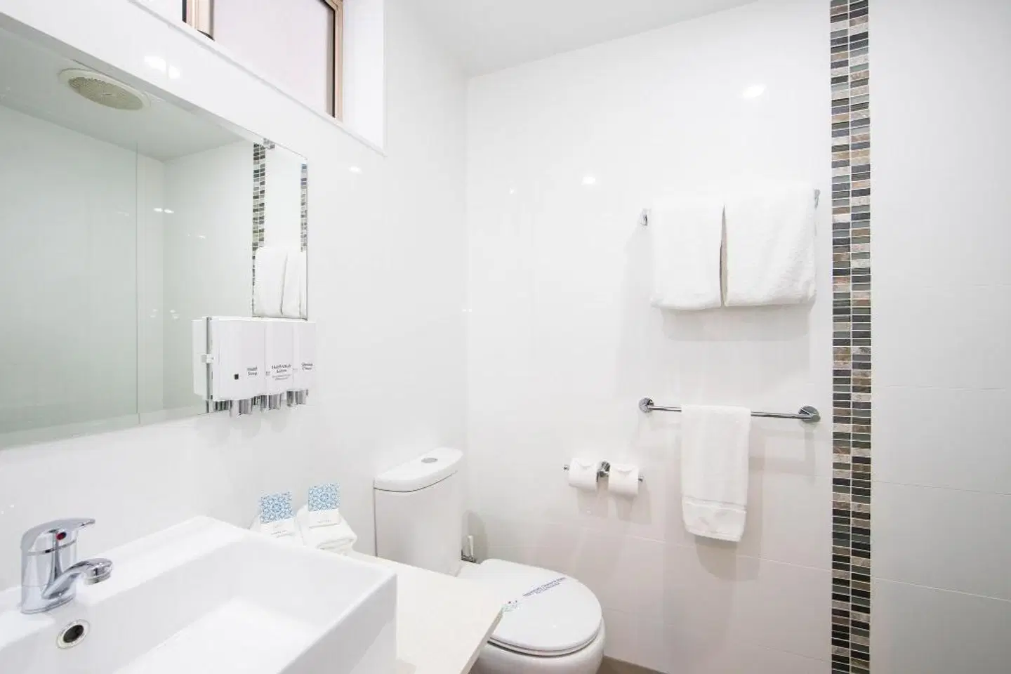 New England Motor Lodge Badezimmer