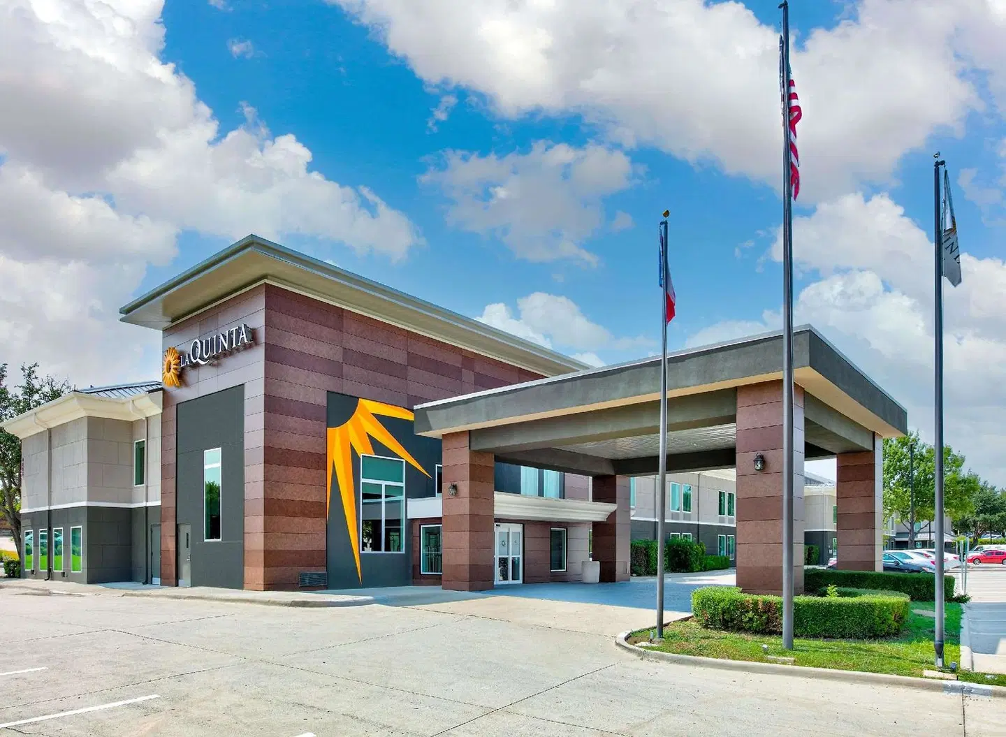 La Quinta Inn & Suites Dallas Las Colinas EXTERIOR